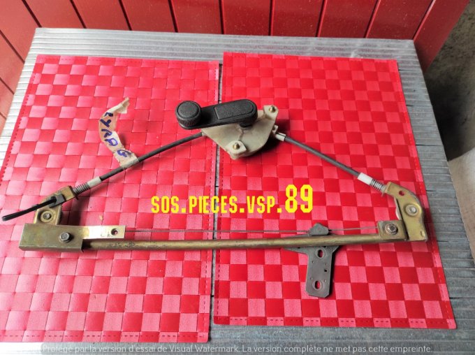 LEVE VITRE MANUEL GAUCHE POUR MICROCAR LYRA ET JDM TITANE