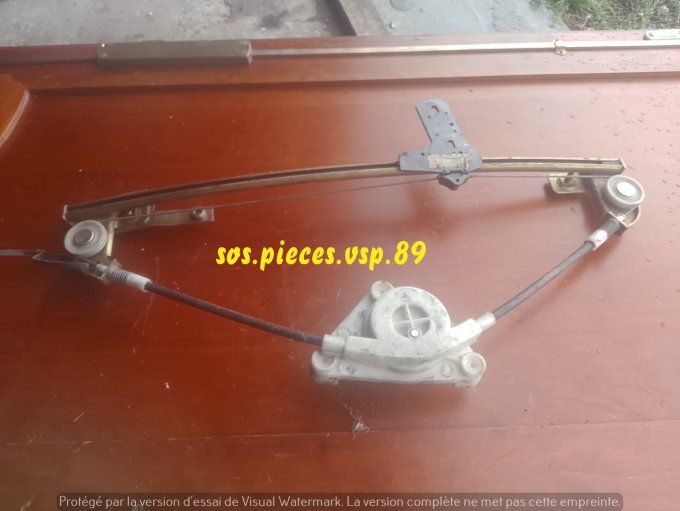 LEVE VITRE MANUEL GAUCHE POUR MICROCAR LYRA ET JDM TITANE