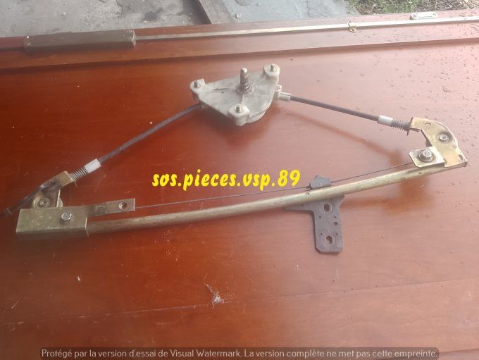LEVE VITRE MANUEL GAUCHE POUR MICROCAR LYRA ET JDM TITANE